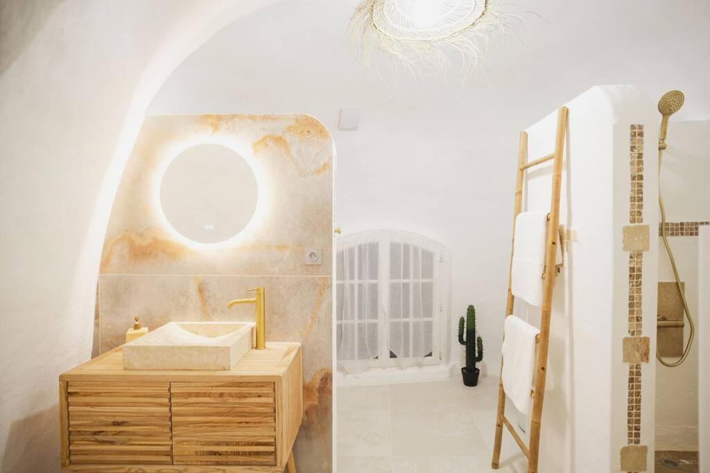 Le Temple D'Aphrodite, Appartement Avec Spa Vienne  Luaran gambar